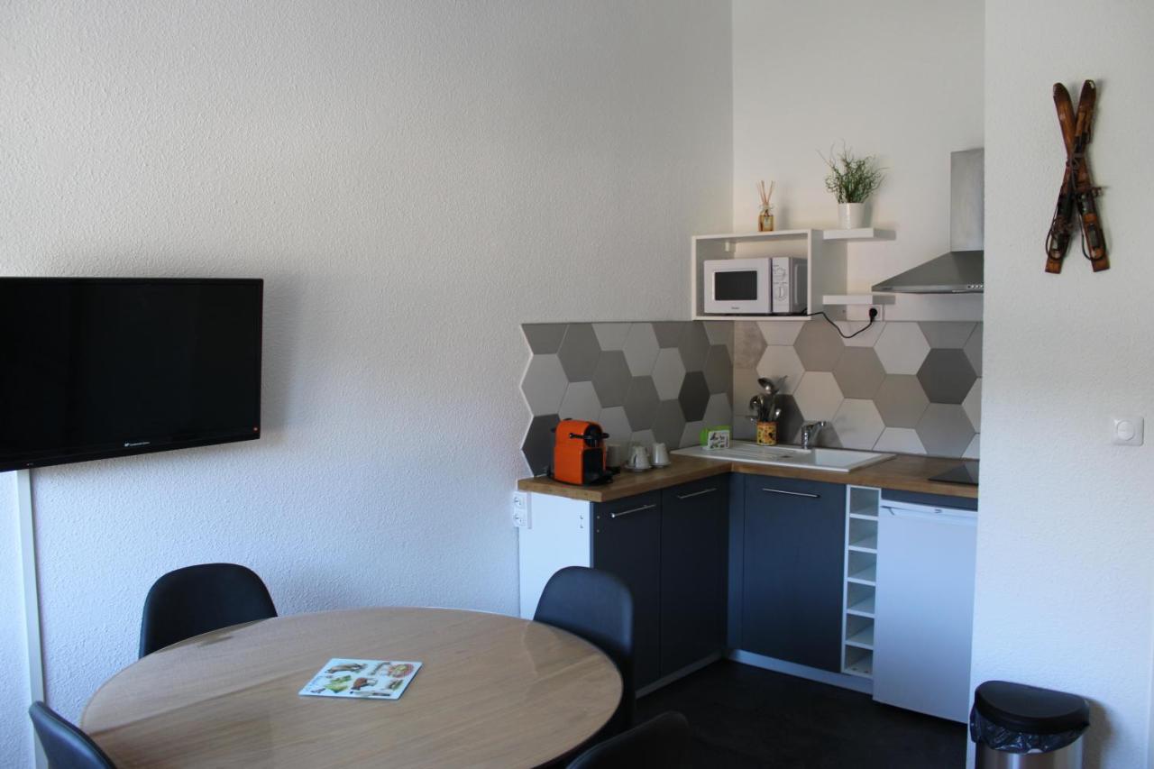 Studio Isard, Wifi Et Parking Gratuit, Navette Gratuite Au Pied De La Residence, Possibilite Forfait Menage Et Location Linge De Lit Et Toilette, A 10 Minutes A Pied Du Centre Ville Font-Romeu-Odeillo-Via Exterior photo