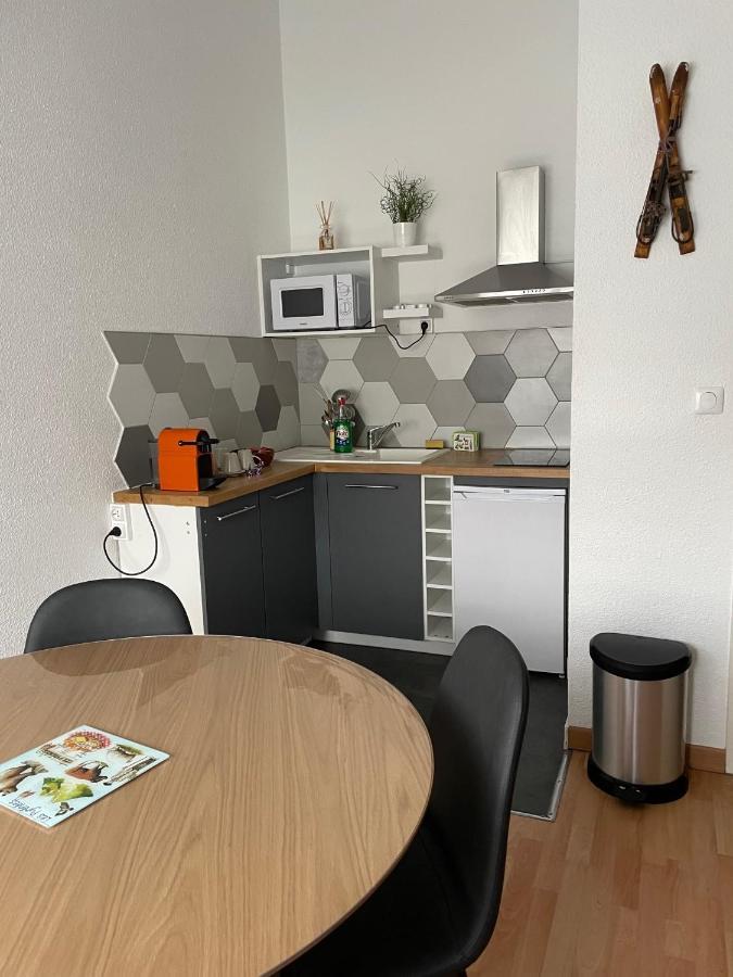 Studio Isard, Wifi Et Parking Gratuit, Navette Gratuite Au Pied De La Residence, Possibilite Forfait Menage Et Location Linge De Lit Et Toilette, A 10 Minutes A Pied Du Centre Ville Font-Romeu-Odeillo-Via Exterior photo